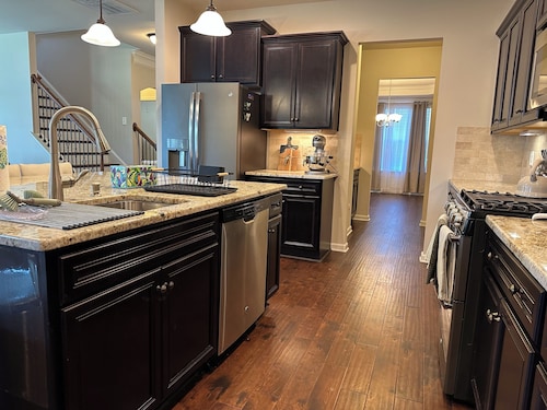 Spacious LUXE Home in RTP / near Airport