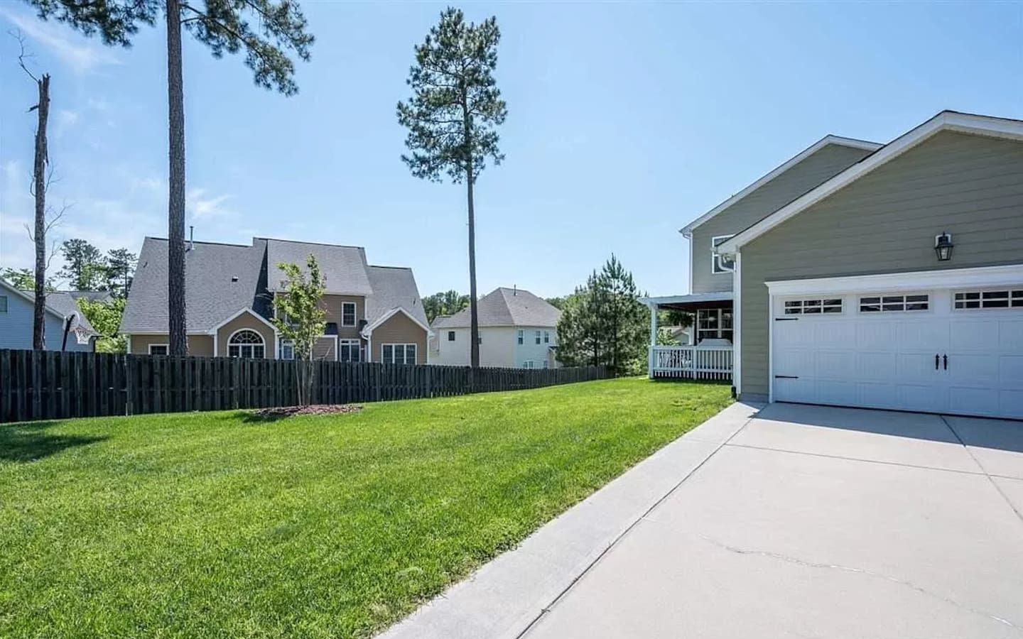 Easy-access 2-car garage that's perfect for unloading and coming and going with ease.