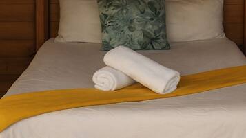 Basic Cabin, 1 Double Bed, Patio, Garden View | Hypo-allergenic bedding, free WiFi