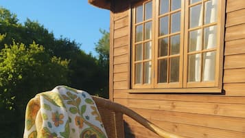 Hypo-allergenic bedding, free WiFi