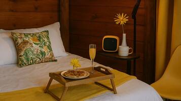Hypo-allergenic bedding, free WiFi