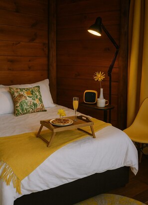 Hypo-allergenic bedding, free WiFi
