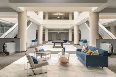 Top-Rated Downtown Indy 2BR Penthouse w/ Patio