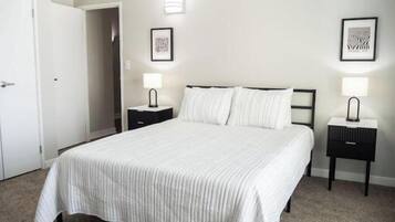 2 quartos, acesso à internet, roupa de cama