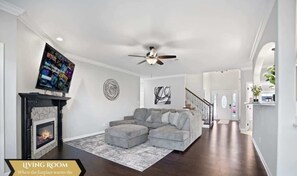 TV, fireplace, video games, offices - Lux Entertainment Home-The ΩMEGA (Clarksville)