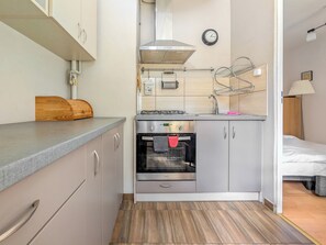 Fridge, oven, stovetop - Pochyła Comfort Studio (Wrocław)