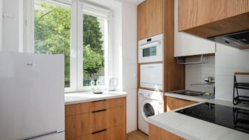Frigorífico, horno, placa de cocina y lavavajillas