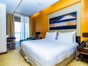 1 bedroom, desk, WiFi