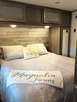 2 bedrooms, WiFi, bed sheets - The Wild Magnolia,a beautiful nature-filled escape located along the Gulf Coast. (Robertsdale)