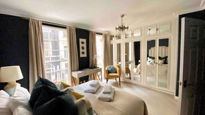 2 Schlafzimmer, Schreibtisch, Bügeleisen/Bügelbrett, Reisekinderbett