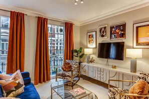 Fernseher, DVD-Player, Arbeitsbereiche