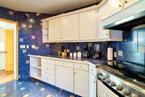 Microondas, horno, placa de cocina, lavavajillas