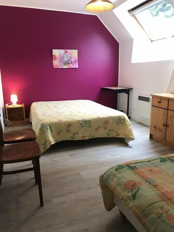 2 bedrooms, iron/ironing board, free WiFi