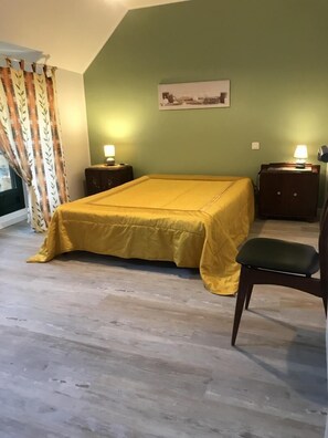 2 bedrooms, iron/ironing board, free WiFi