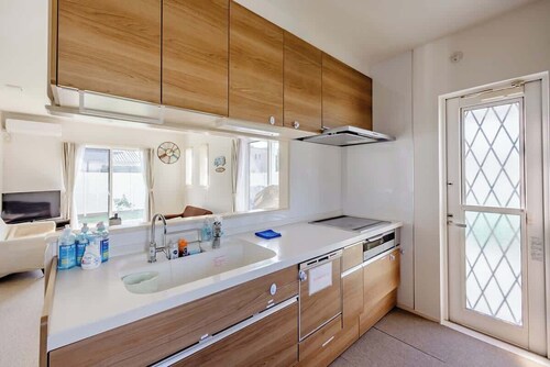 Luxury Beach Getaway | Pet-Friendly | BBQ, Sauna & Jacuzzi | Up to 9 Guests