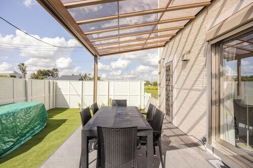 Luxury Beach Getaway | Pet-Friendly | BBQ, Sauna & Jacuzzi | Up to 9 Guests