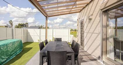 Luxury Beach Getaway | Pet-Friendly | BBQ, Sauna & Jacuzzi | Up to 9 Guests