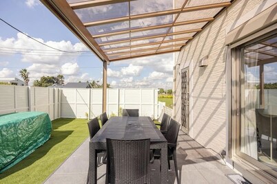 Luxury Beach Getaway | Pet-Friendly | BBQ, Sauna & Jacuzzi | Up to 9 Guests