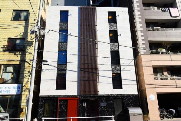 المنشأة من الخارج