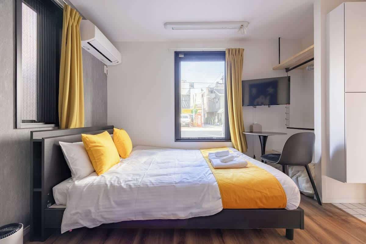 1 slaapkamer, een strijkplank/strijkijzer, wifi, beddengoed