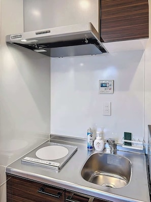 Fridge, microwave, cookware/dishes/utensils