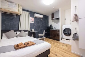 1 slaapkamer, een strijkplank/strijkijzer, wifi, beddengoed