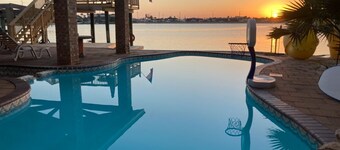 Sunset on the English Bayou with 4 bedrooms and a pool in Galveston