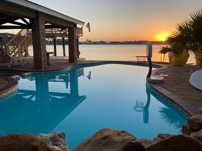 Sunset on the English Bayou with 4 bedrooms and a pool in Galveston