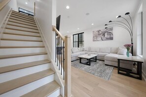 Interior - Jungle House Premier Residences – Downtown Columbus & Short North (Columbus)