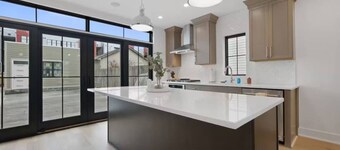 Jungle House Premier Residences – Downtown Columbus & Short North