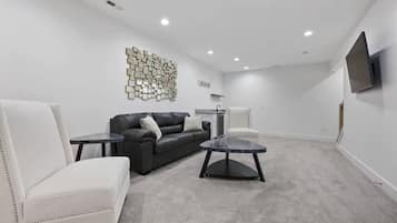 Casa Blanca | Living area | 55-inch Smart TV with digital channels, Netflix, Hulu