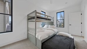 Room - Jungle House Premier Residences – Downtown Columbus & Short North (Columbus)
