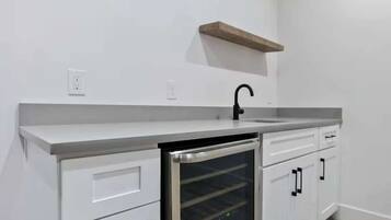 Luxury House, Non Smoking, Air conditioning | Private kitchen | Full-size fridge, microwave, oven, stovetop