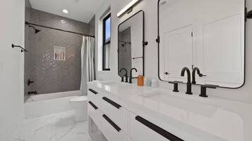 Casa Cielo | Bathroom | Rainfall showerhead, eco-friendly toiletries, hair dryer, towels