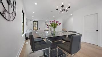 Casa superluxo, para não fumantes, ar-condicionado | Sala de jantar