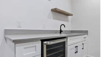 Casa Blanca | Private kitchen | Full-size fridge, microwave, oven, stovetop
