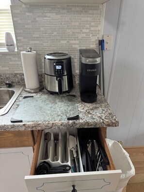 Microwave, oven, stovetop, coffee/tea maker
