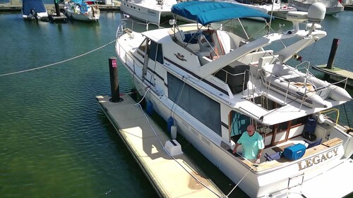 2-bedroom yacht in Shelter Bay Marina with pool,  fitness room, AC on board.