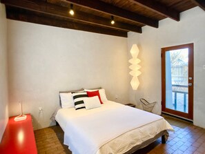 2 bedrooms, iron/ironing board, Internet, bed sheets