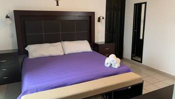 5 bedrooms, iron/ironing board, internet, bed sheets