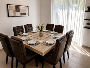 Dining - Elegant-Spacious-Comfortable-Modern-Unique-Luxury (San Luis Mextepec)