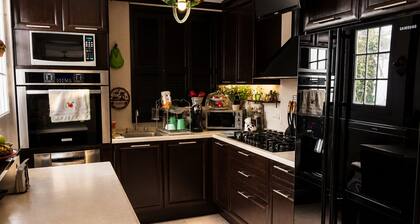 Elegant-Spacious-Comfortable-Modern-Unique-Luxury
