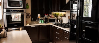 Elegant-Spacious-Comfortable-Modern-Unique-Luxury