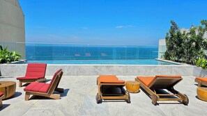 Pool - Oceanfront building: your cozy home on the beach! (Copacabana Rio de Janeiro)