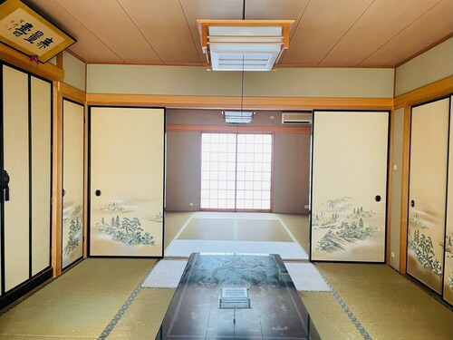 HUGE House with Free Parking by YADOYA