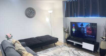 Luxury Suite in Bristol Riverview.
Avenir Centre - 6 minutes.