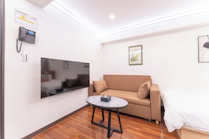 Kamar Twin, Bebas Asap Rokok | Meja kerja, tirai kedap cahaya, Wi-Fi gratis, dan seprai linen