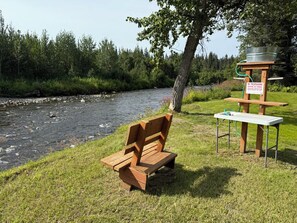 Property grounds - Enchanting cabin on the river in charming Anchor Point, AK (Anchor Point)