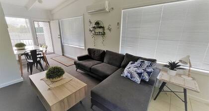 Esperance Little Units 1