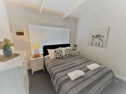 Three Palms Apartments Unit 1